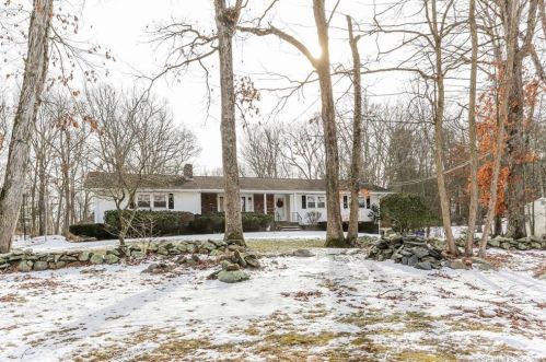 105 Old Colchester Rd, Amston, CT 06231-1335