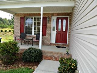 246 18th Ave, Hickory NC  28602-8995 exterior