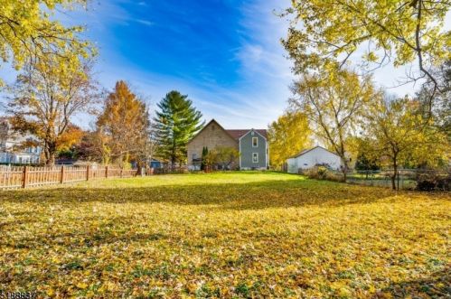 320 Knowlton St, Belvidere NJ  07823-1824 exterior