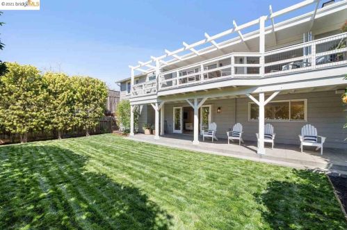 303 Hillside Ave, Oakland CA  94611-4013 exterior