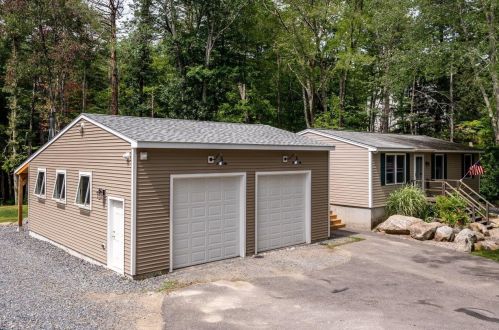 74 Mountain Rd, Raymond, NH 03077-1528