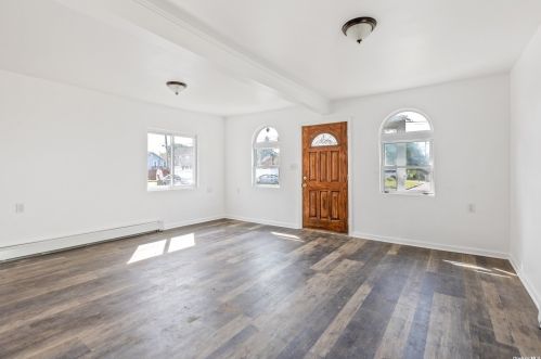 64 Knoll St, North Lindenhurst NY  11757-6906 exterior