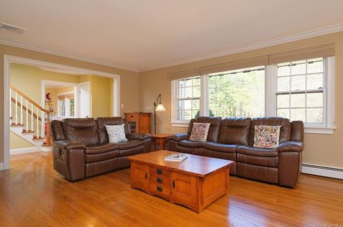 23 Whitlaw Close, Chappaqua, NY 10514-1011
