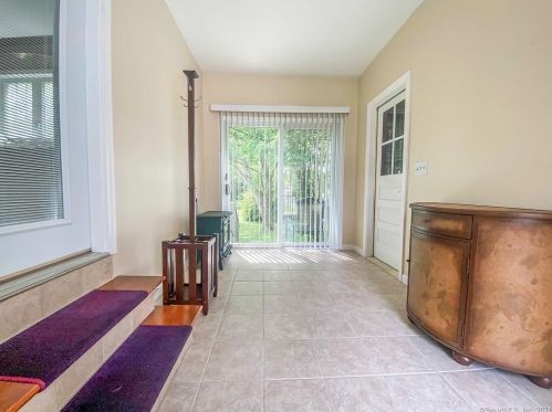301 Washington St, Bristol, CT 06010-6727