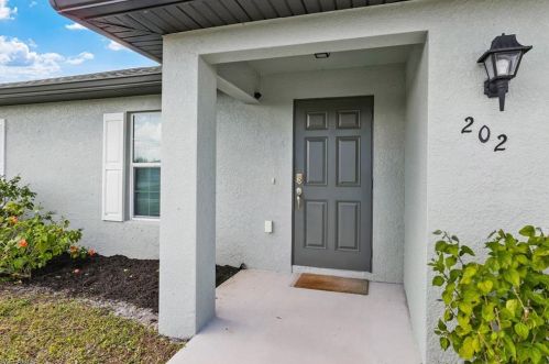 202 27th Ave, Cape Coral, FL 33991-0011