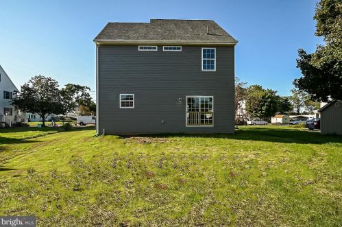 211 Old Churchmans Rd, New Castle, DE 19720-1529