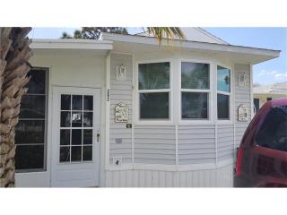 292 Bainbridge Dr, Nokomis, FL 34275-1830