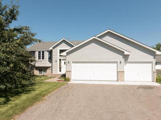 214 Verbena Dr, Minnetrista, MN 55388