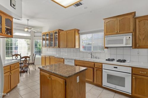 408 Calle Manzana, Bakersfield CA 93314-4247 exterior