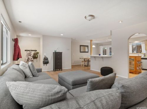 2582 Humboldt St, South Lake Tahoe CA  96150-7227 exterior