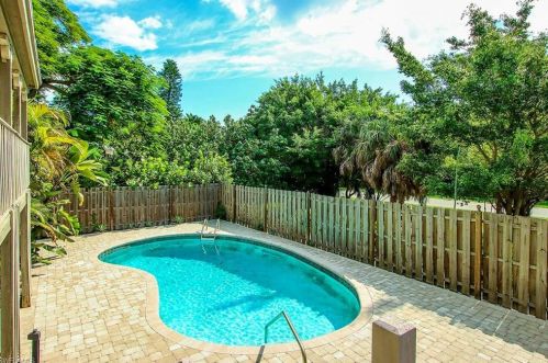1666 Middle Gulf Dr, Sanibel FL  33957-6307 exterior