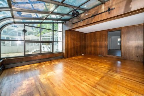 353 Hussey Rd, Mount Vernon NY  10552-2305 exterior