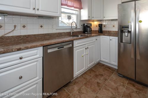 6 Elmwood Pl, Leonardo NJ  07737-1347 exterior