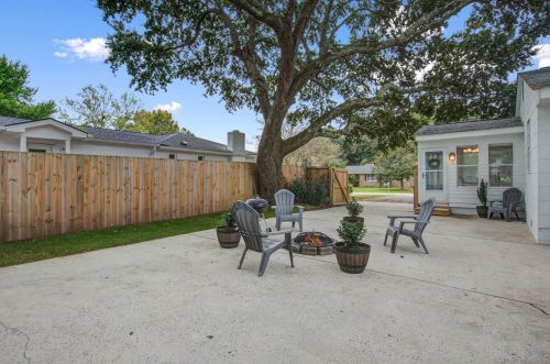 1490 Hindman Ave, Mount Pleasant SC 29464-4837 exterior