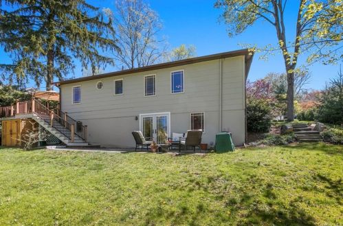 18 Aldridge Rd, Chappaqua NY  10514-3401 exterior