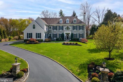 466 Black Swan Ln, Berwyn PA  19312-1908 exterior