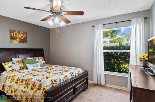 19621 58 Ave, Hialeah FL  33015-4909 exterior