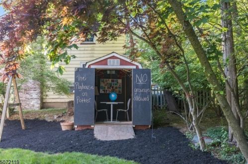 7 Potter Ct, Montclair NJ  07043-1514 exterior