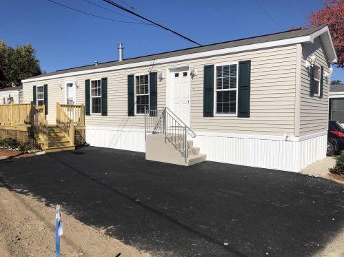 40 Brookwood Dr, Salem, NH 03079-3017