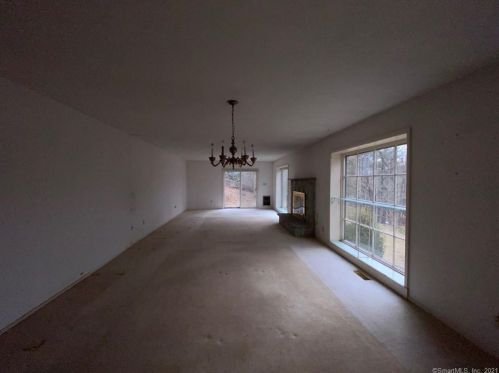 23 Fresh Meadow Rd, Upper Stepney CT  06468-1023 exterior