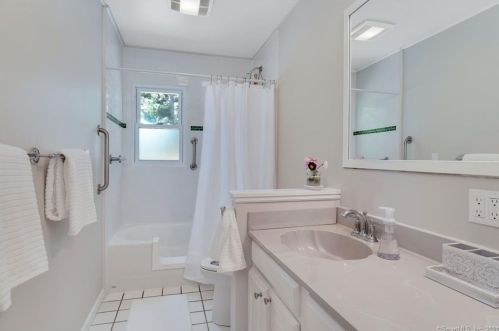 45 Sherman Rd, Glastonbury CT  06033-2911 exterior