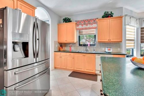 5098 168 Ave, Hollywood FL  33027-4913 exterior