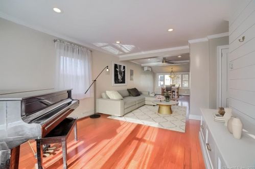 110 Old Barn Rd, Stamford, CT 06905-4111