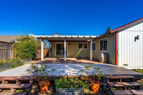 144 Fulton Pl, Windsor CA  95492-9474 exterior