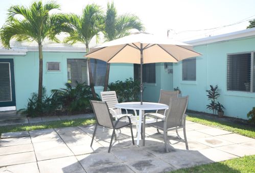 1216 Cabana Rd, West Palm Beach, FL 33404-3804