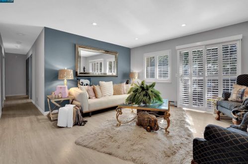 246 Caliente Dr, San Leandro, CA 94578-4130