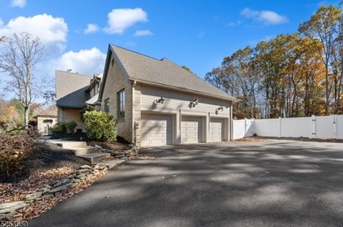 32 Ridge Rd, Parsippany NJ  07834-9629 exterior