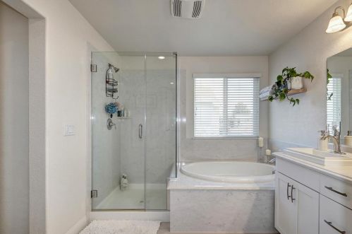 9979 Asilomar Ln, Elk Grove CA  95757-2549 exterior