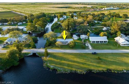 1690 Riverside Dr, Moore Haven, FL 33471-5825