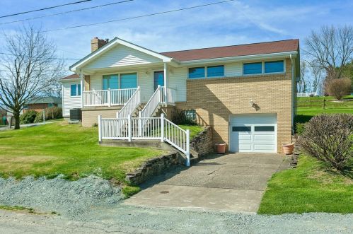 14 Dolly Ave, Jeannette, PA 15644-1092