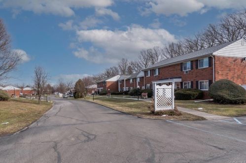 120 Manor Dr, Cornwall, NY 12518-1475