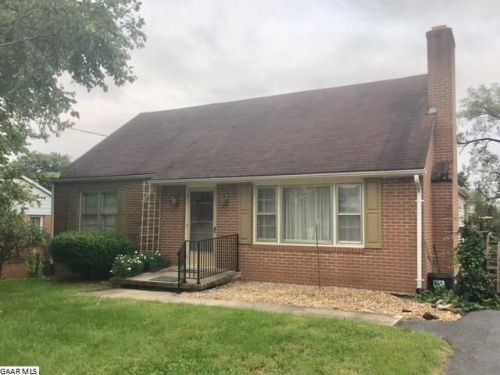 25 Lee St, Verona, VA 24482-2555
