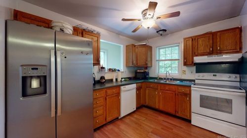 27 Silver St, Middletown CT  06457-3826 exterior