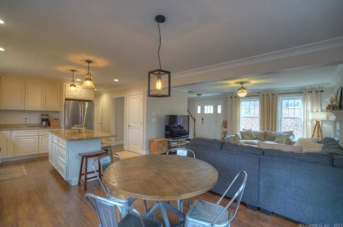 180 Briar Hill Rd, Groton CT  06340-2652 exterior