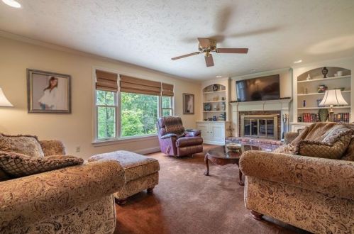 90 Will Scarlet Rd, Canonsburg PA  15317-2512 exterior