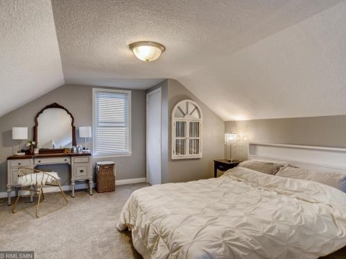 884 Ashland Ave, Saint Paul MN 55104-7013 exterior