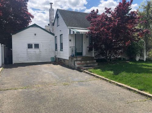 54 Bushwick St, Huntington Station, NY 11747-1234