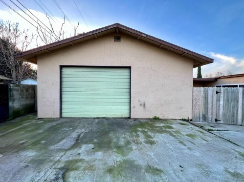 918 Loletta Ave, Modesto CA  95351-1839 exterior