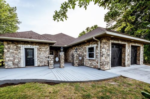 22 Wildwood Lake Dr, Huntsville, TX 77340-1413