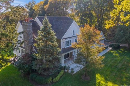 41 Algonquin Dr, Chappaqua, NY 10514-2815