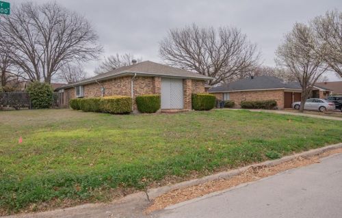 9944 Plainfield Dr, Fort Worth, TX 76108-3824
