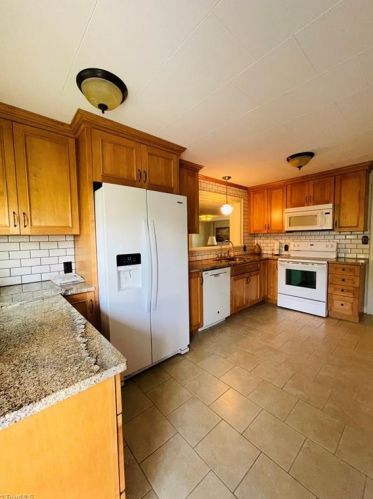 127 Pineview Dr, Mount Airy NC 27030-5145 exterior