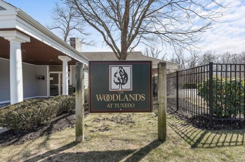 179 Woodlands Dr, Tuxedo Park NY  10987-4803 exterior