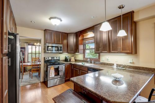 15285 Elmont Ln, Waukesha, WI 53151-5718