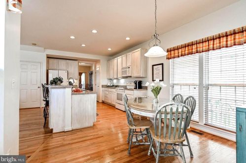 34 Stocks St, Lovettsville VA  20180-8640 exterior