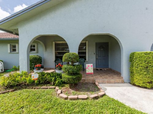 5272 Lake Blvd, Delray Beach FL  33484-4270 exterior